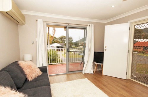 North Haven Apartment | Renovated unit close to river, beach and cafe's-The perfect weekend getaway!