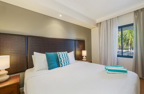 Darwin City Centre Apartment | Resort Escape King Bed Pool Balcony