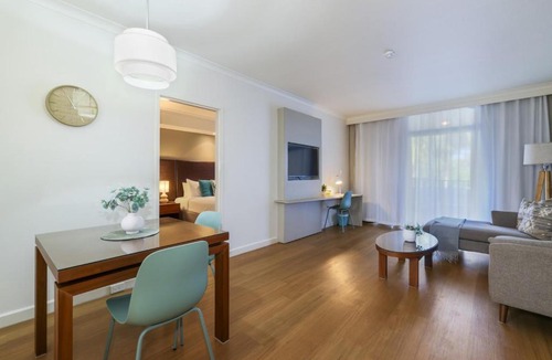 Darwin City Centre Apartment | Resort Escape King Bed Pool Balcony