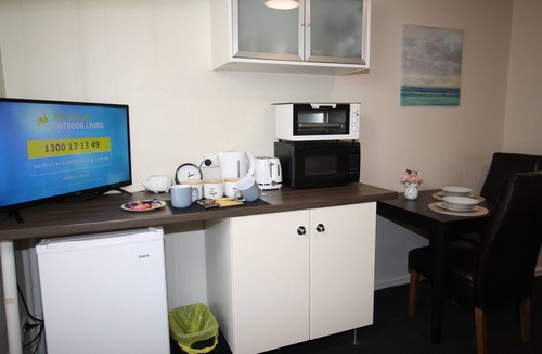 Mandurah Apartment | ❤ RESORT POOLSIDE STUDIO - WALK TO BEACH, BARS, RESTAURANTS, CAFES, CINEMAS ❤