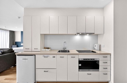 Torquay Apartment | Resort Studio 178 - Pool Access Walk to the Beach