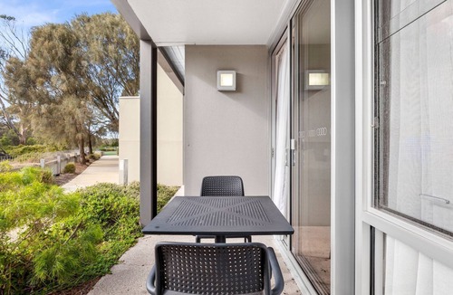 Torquay Apartment | Resort Studio with Pool and Spa Access walk to the Beach and local Cafes