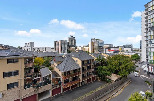 Fortitude Valley Apartment | Resort Style 2BR with Beautiful Pool, Gym and Parking