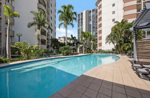 Toowong Apartment | Resort-Style 3BR River and Hosp plus Parking and Pool