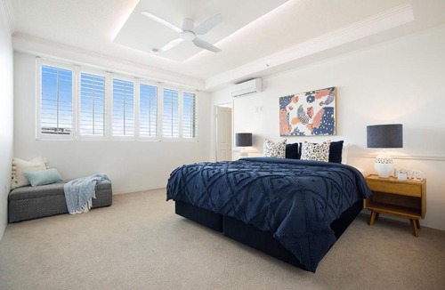 Surfers Paradise Apartment | Resort style 3br unit w/huge entertainers balcony