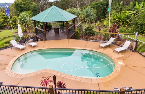 Mooloolah Valley House | Resort Style Accommodation