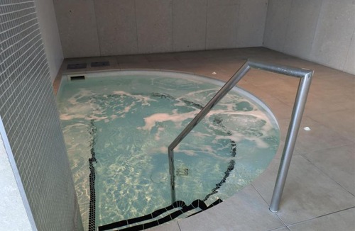 Melbourne Central Business District Apartment | Resort Style Melbourne Stay Near Queen Vic Market