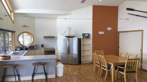 Lake Wangary House | Rest A Shore Coffin Bay