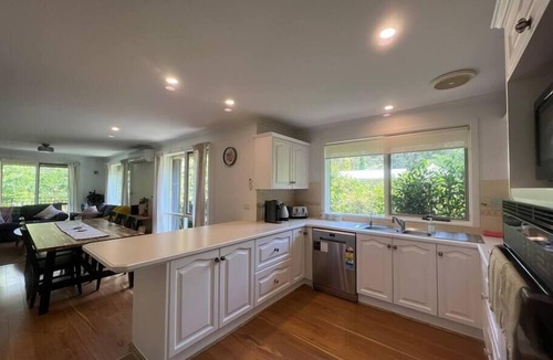 Warburton House | Rest. Relax. Recharge at Golfview Villa