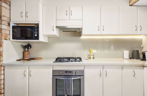 Bayswater House | Rest & River Ease – A Sepal Stay is a calm, comfortable Bayswater home designed for easy living, close to transport, parks, and Perth’s eastern corridor. Walking distance to the amazing river front .