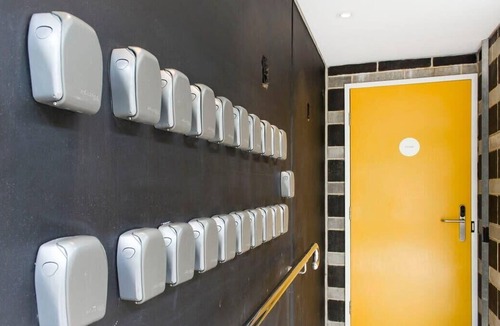 Northbridge Apartment | Restful Room in the City with Rooftop Terrace