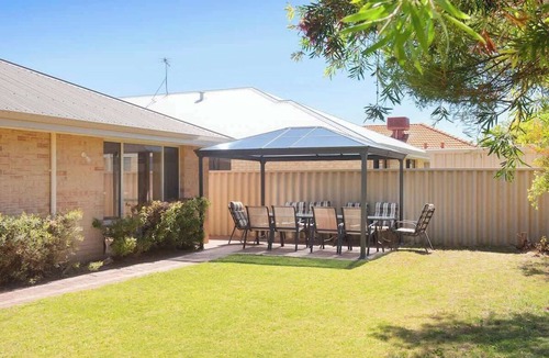 Broadwater House | Retreat on Broadwater, pet friendly