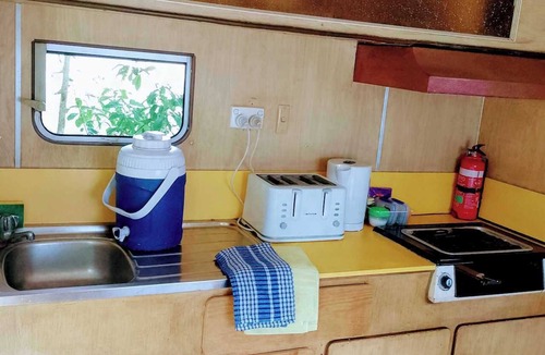 Valery House | RETRO CARAVAN SLEEPS 6 only 8 Minutes from A1 VALERY Mid North Coast