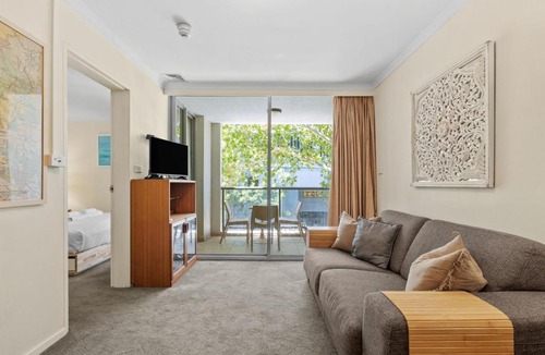 Chippendale Apartment | Retro Chippendale Stay - Pool & Gym Access