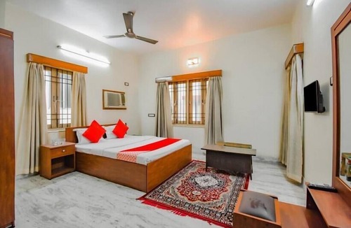 City Center Hotel | Retro Residency