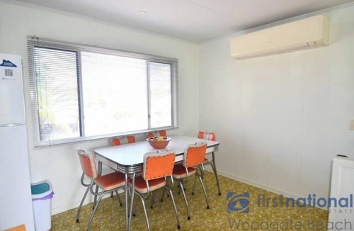 Woodgate House | Retro Retreat one street from the Esplanade