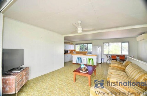 Woodgate House | Retro Retreat one street from the Esplanade
