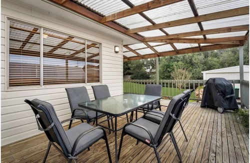 Rhyll House | Rhyll Quiet oasis within walking distance to the shops and the beach