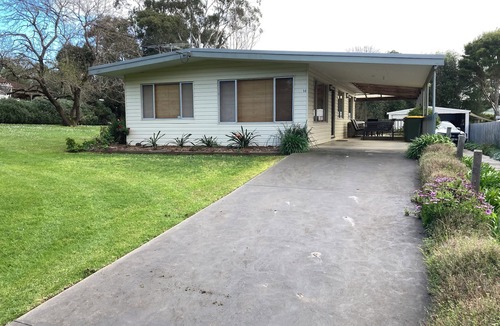 Rhyll House | Rhyll Quiet oasis within walking distance to the shops and the beach