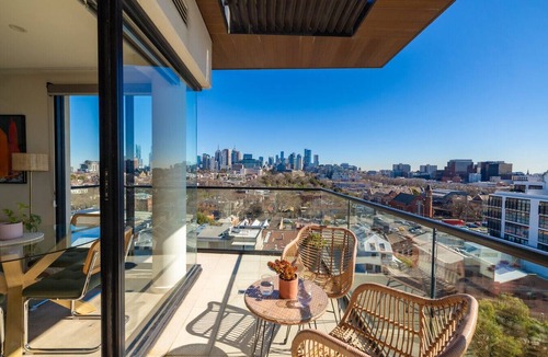 Richmond North Apartment | Richmond Penthouse Modern Apt with City Views