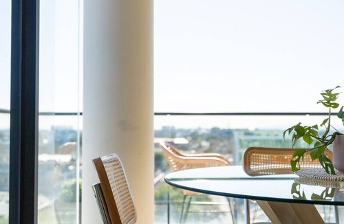 Richmond North Apartment | Richmond Penthouse Modern Apt with City Views