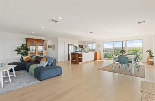 Lower Inman Valley House | Ridgeside Retreat I Inman Valley