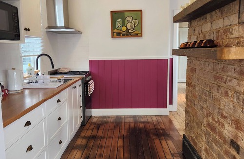 Katoomba Cottage | Riley's Retreats Cozy Mountain Ada Cottage