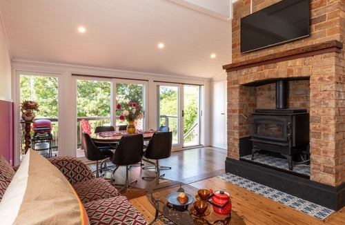 Katoomba Cottage | Riley's Retreats Cozy Mountain Ada Cottage
