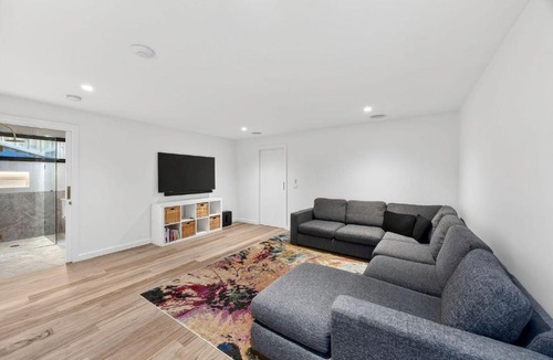 Lorne House | Riptide Lorne