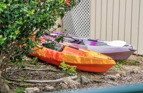 North Yunderup House | River Cottage, Absolute Waterfront Family and Pet Friendly Escape