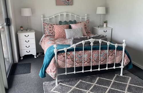 Axedale Bed & Breakfast | River Gardens Axedale Pet Friendly B&B Farm Stay - Self Contained Unit