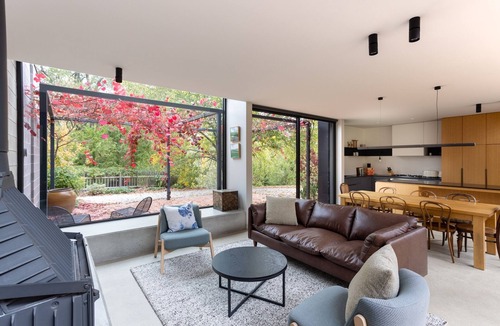 Kyneton House | RIVER HOUSE - COOL MODERNITY BY THE RIVER, KYNETON