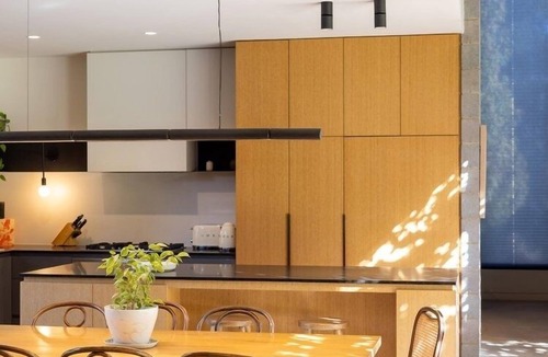 Kyneton House | RIVER HOUSE - COOL MODERNITY BY THE RIVER, KYNETON