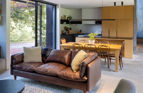 Kyneton House | RIVER HOUSE - COOL MODERNITY BY THE RIVER, KYNETON