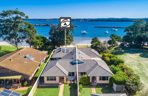 Iluka House | River Luxury - Set right on Iluka Bay
