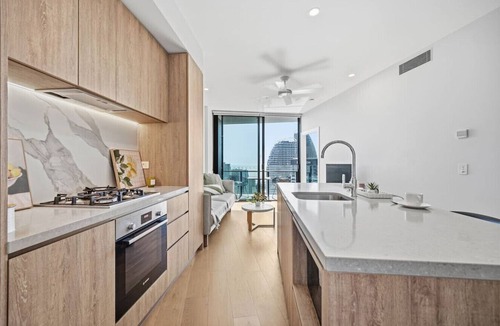Broadbeach Apartment | River&Ocean View Luxury 2BD Apt amazing Location