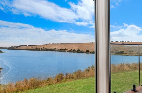 Warrnambool House | River Reveal overlooking the majestic Hopkins River