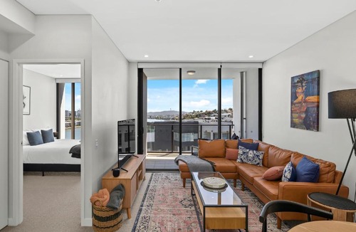 Hamilton Apartment | River View 1BR with Amazing Rooftop Pool & Parking