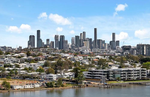 Hamilton Apartment | River View 1BR with Amazing Rooftop Pool & Parking