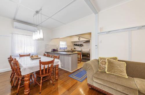 Maclean House | River View Cottage