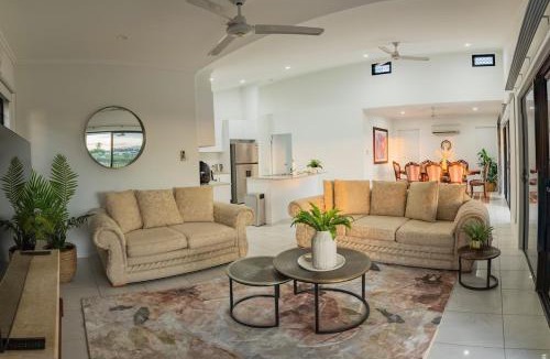 Oonoonba House | River View Haven