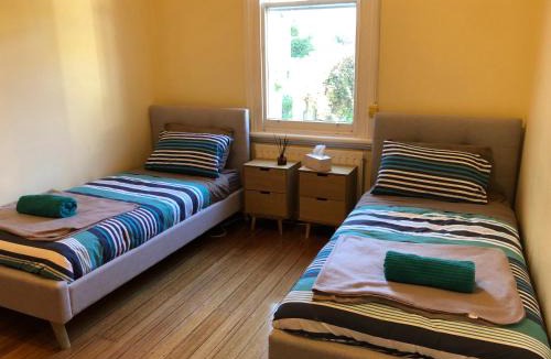 Devonport Villa | Riverbank villa