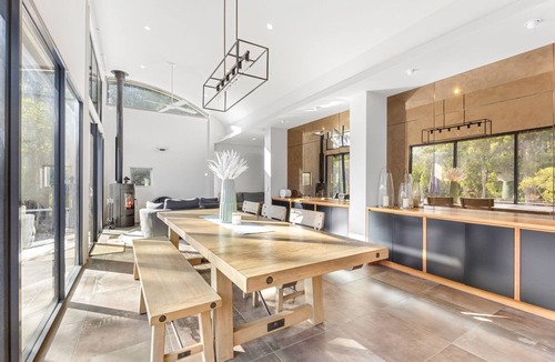 Merrijig House | Riverfront Alpine Retreat - Mt Buller Gateway - Sleeps 10