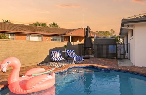 Broadbeach Waters Apartment | Riverfront Home | Pool Wifi Workspace | Sleeps 10
