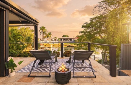 Broadbeach Waters Apartment | Riverfront Home | Pool Wifi Workspace | Sleeps 10