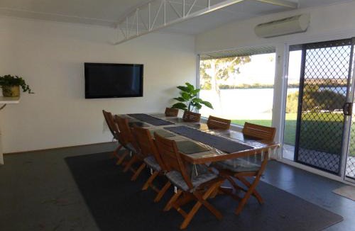 Seymour House | Riverfront Holiday House
