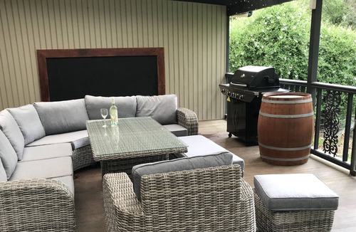 Jamieson House | Riverfront in the heart of Jamieson
