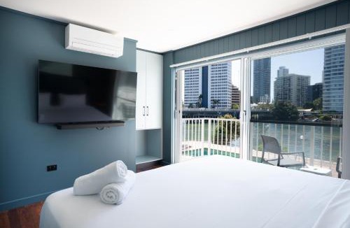 Surfers Paradise Apartment | Riverfront Villa 6 Surfers Paradise with Pool