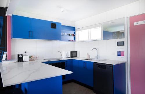 Surfers Paradise Apartment | Riverfront Villa 7 Surfers Paradise with Pool