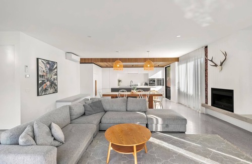 Barwon Heads House | Riverhaus Luxe Barwon Heads Retreat with Fireplace